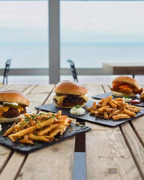 burger frites vue mer