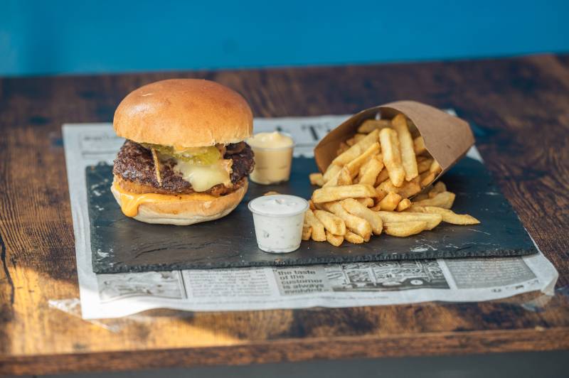 Une grosse faim de bûcheron prenez le Lumber Jack & Frites