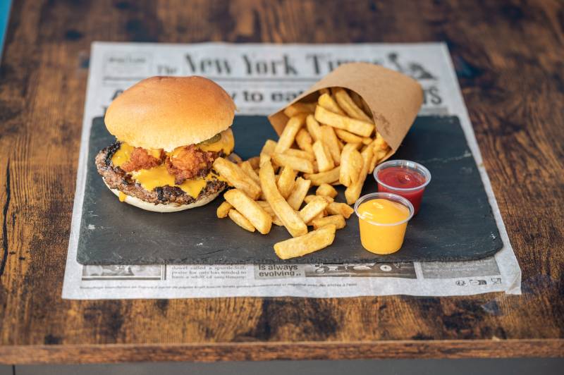 Découvrez Notre Burger Fusion : L'Alliance de Saveurs Inédite